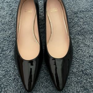 Stuart Weizmann patient wedge size 9.5 NWOT